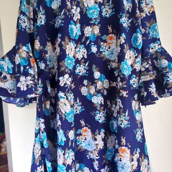 Plus Size Summer Midi Dress with Ruffled Bell Sleeves - Picture 2 of 3